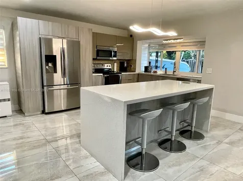 5381 SW 7th Street Plantation FL 33317
