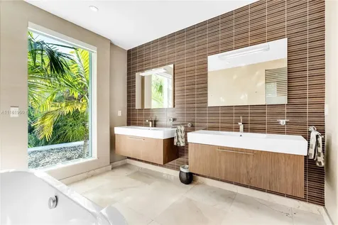 375 W Enid Drive Key Biscayne FL 33149