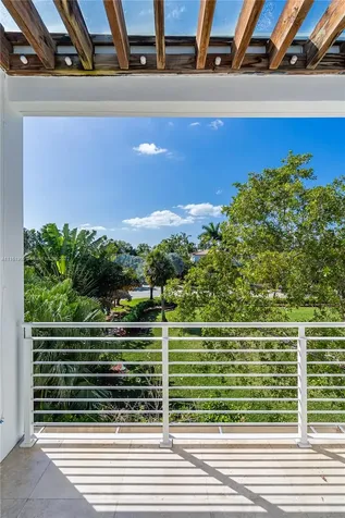375 W Enid Drive Key Biscayne FL 33149