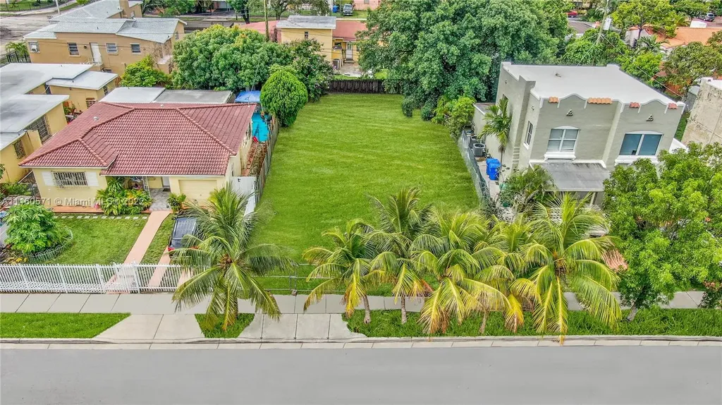 2322 SW 5th Street Miami FL 33135