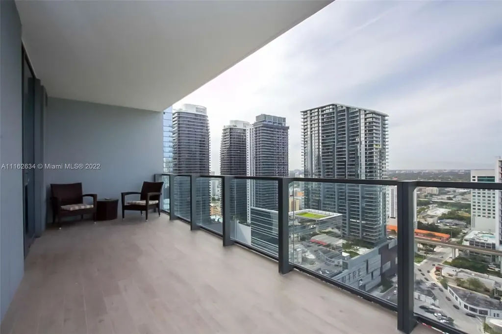 68 SE 6th Street Miami FL 33131