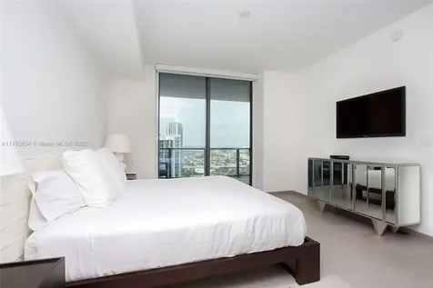 68 SE 6th Street Miami FL 33131