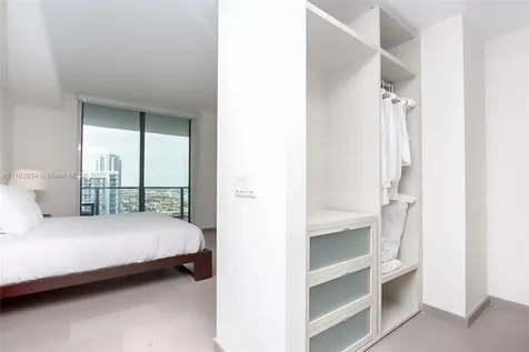 68 SE 6th Street Miami FL 33131
