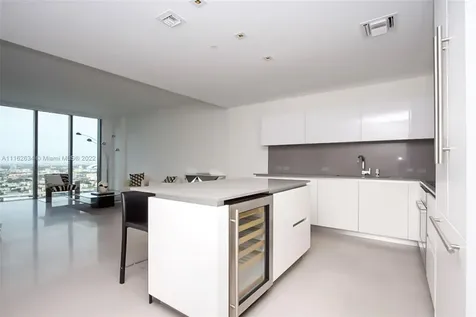 68 SE 6th Street Miami FL 33131