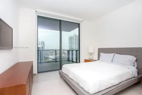 68 SE 6th Street Miami FL 33131
