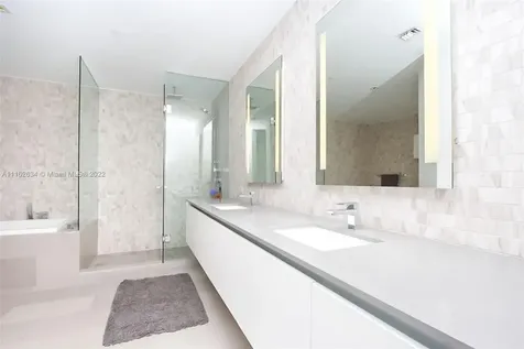 68 SE 6th Street Miami FL 33131