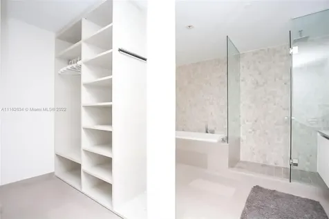 68 SE 6th Street Miami FL 33131