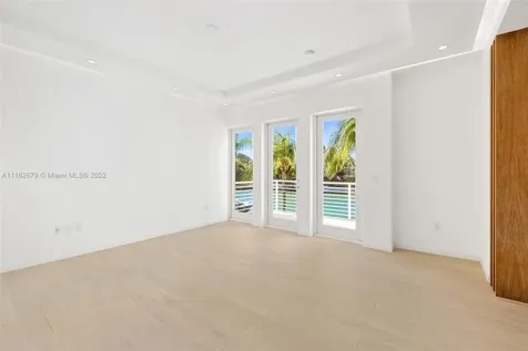 6003 S Laguna Path S Miami Beach FL 33141