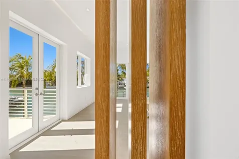 6003 S Laguna Path S Miami Beach FL 33141