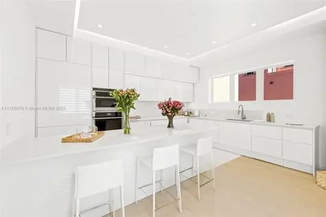 6003 S Laguna Path S Miami Beach FL 33141