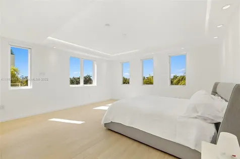 6003 S Laguna Path S Miami Beach FL 33141