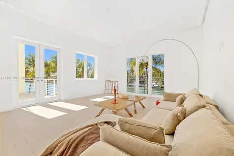6003 S Laguna Path S Miami Beach FL 33141