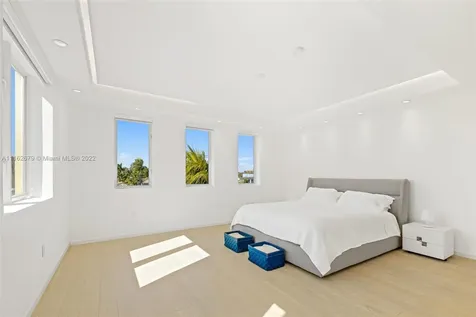 6003 S Laguna Path S Miami Beach FL 33141