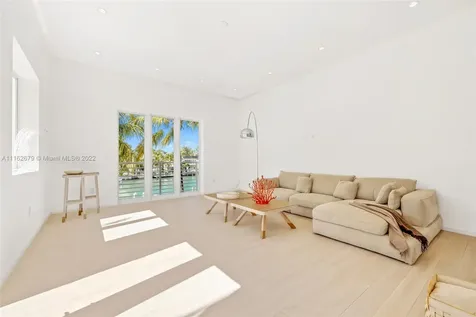 6003 S Laguna Path S Miami Beach FL 33141