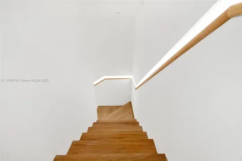 6003 S Laguna Path S Miami Beach FL 33141
