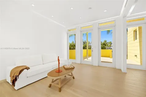 6003 S Laguna Path S Miami Beach FL 33141