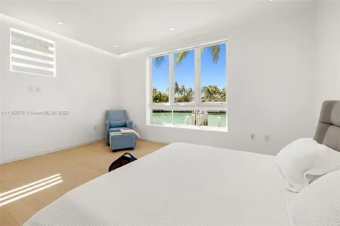 6003 S Laguna Path S Miami Beach FL 33141