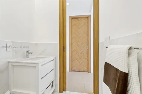6003 S Laguna Path S Miami Beach FL 33141