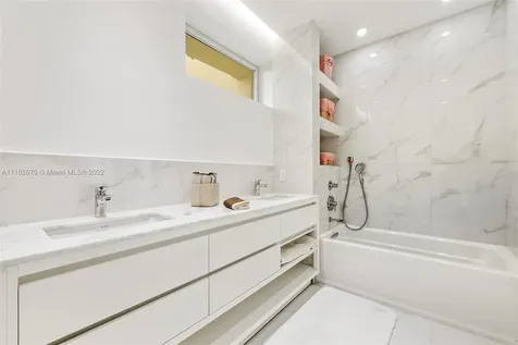 6003 S Laguna Path S Miami Beach FL 33141