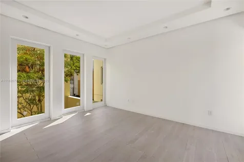 6003 S Laguna Path S Miami Beach FL 33141