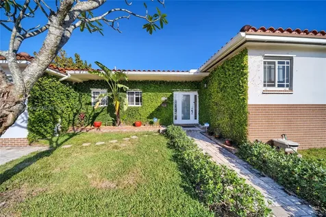 2201 SW 84th Avenue Miami FL 33155