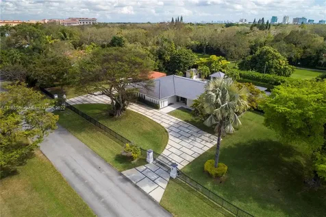 9855 SW 89th Court Miami FL 33176