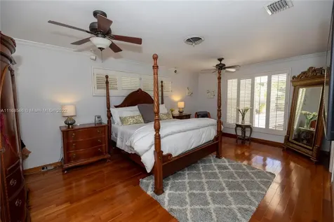9855 SW 89th Court Miami FL 33176