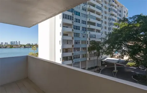 5 Island Avenue Miami Beach FL 33139