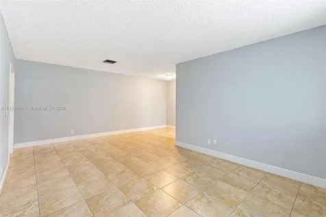 7937 Camino Circle Miami FL 33143