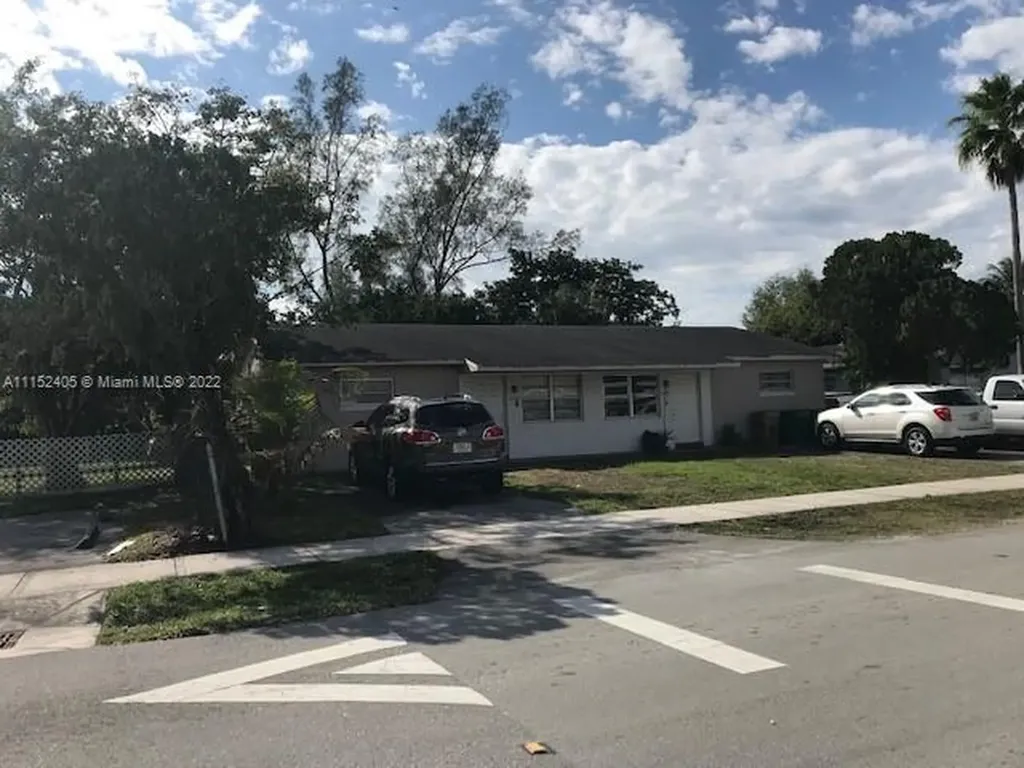 6120 SW 41st Court Davie FL 33314