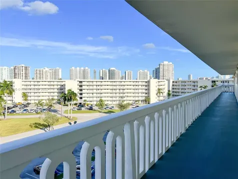 2855 Leonard Drive Aventura FL 33160