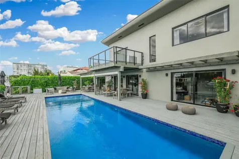 2052 NE 121st Road North Miami FL 33181