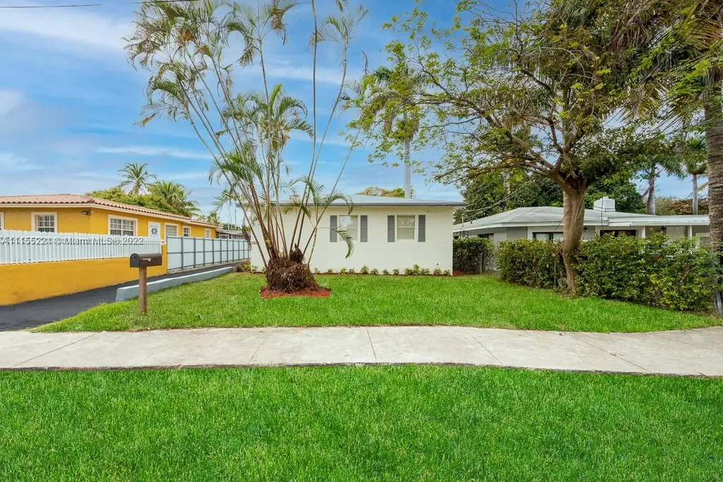 8236 NW 1st Place Miami FL 33150