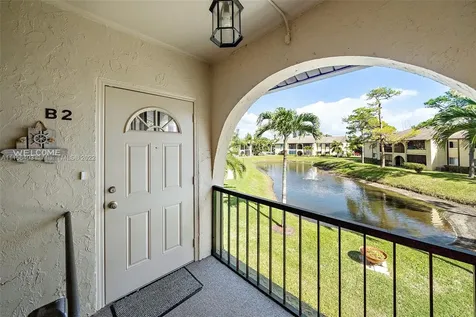 331 Pine Ridge Circle Green Acres FL 33463