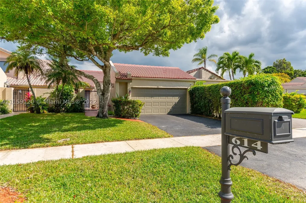 614 Village Lake Drive Weston FL 33326