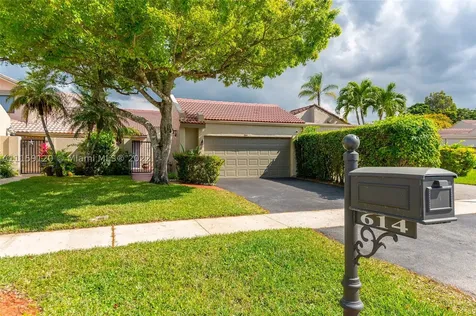 614 Village Lake Drive Weston FL 33326