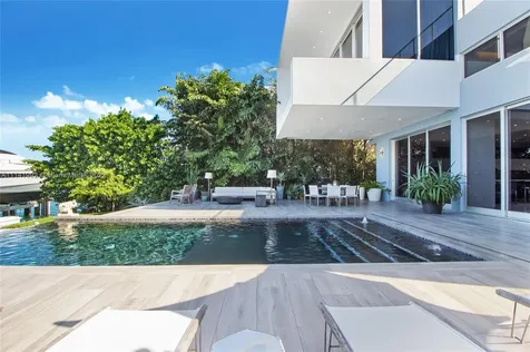1379 N Venetian Way Miami FL 33139