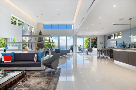 1379 N Venetian Way Miami FL 33139