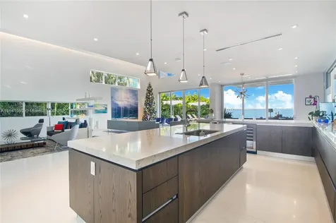 1379 N Venetian Way Miami FL 33139