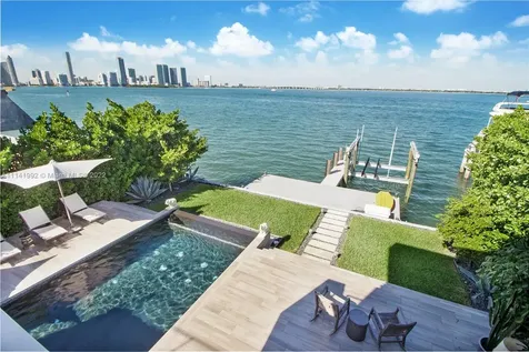 1379 N Venetian Way Miami FL 33139