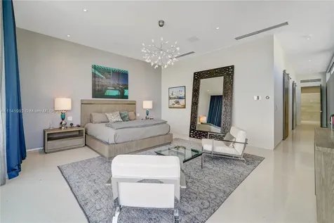 1379 N Venetian Way Miami FL 33139
