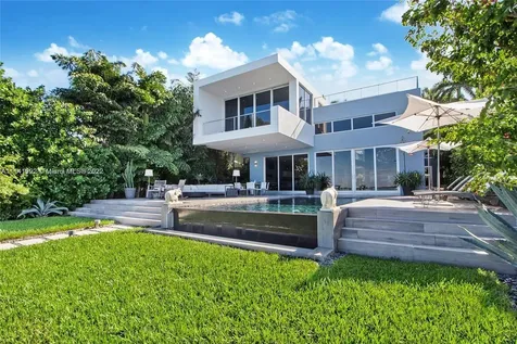 1379 N Venetian Way Miami FL 33139