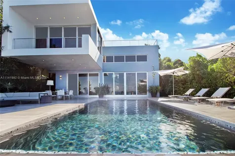 1379 N Venetian Way Miami FL 33139