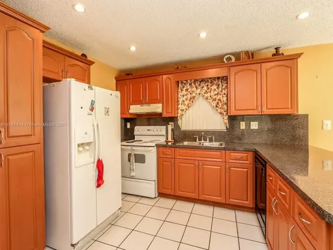 6084 SW 133rd Place Miami FL 33183