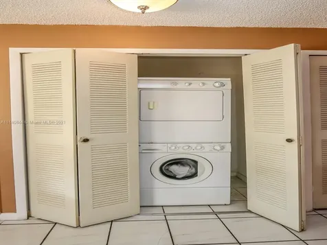 6084 SW 133rd Place Miami FL 33183