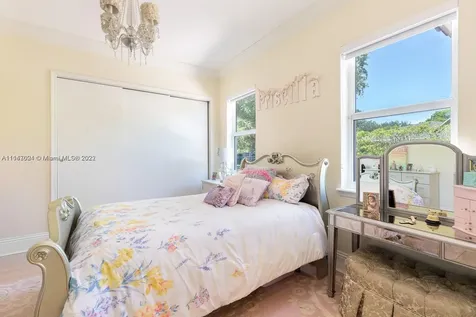 5770 SW 114th Terrace Pinecrest FL 33156