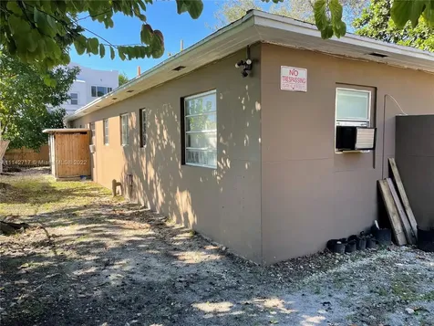 635 SW 16th Avenue Miami FL 33135