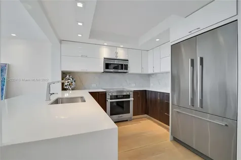 400 S Pointe Drive Miami Beach FL 33139