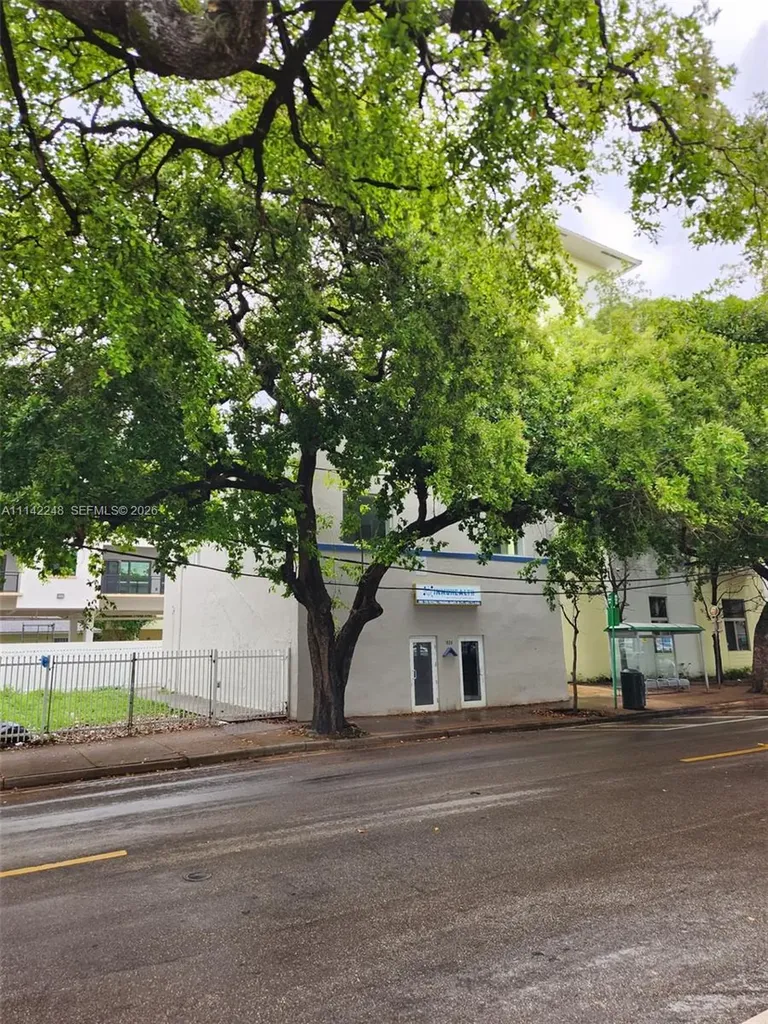 1525 NW 3rd Avenue Miami FL 33136