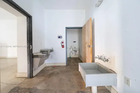 1525 NW 3rd Avenue Miami FL 33136